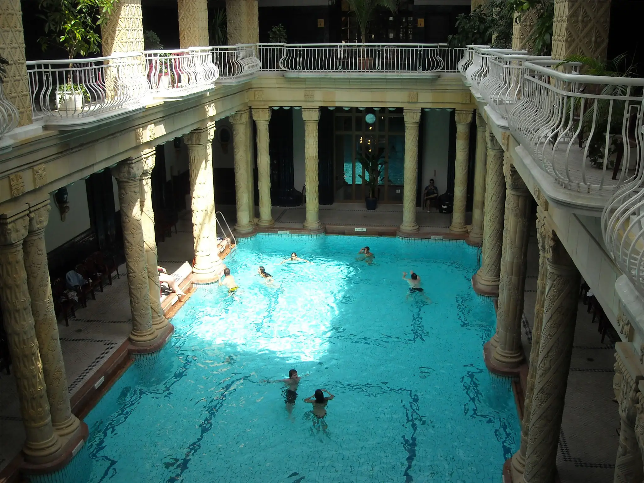 Innenbecken des Gellért-Thermalbades in Budapest